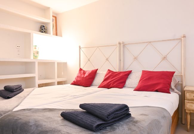 Apartment in Madrid - M (AXIII83) Apartamento con jardín Hispanoamérica