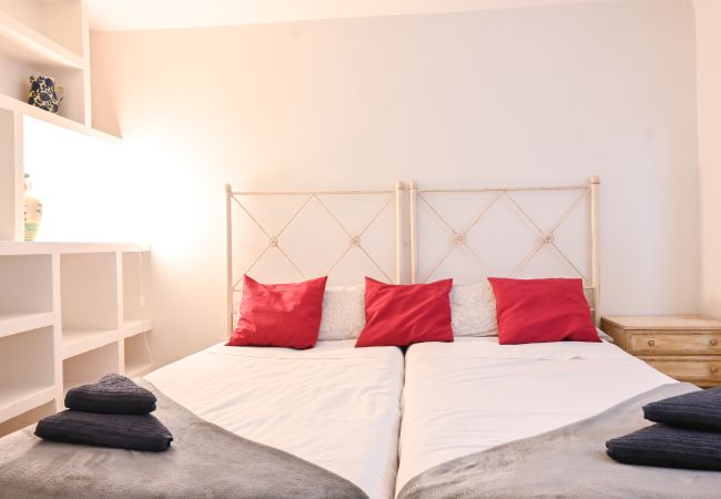 Apartment in Madrid - M (AXIII83) Apartamento con jardín Hispanoamérica