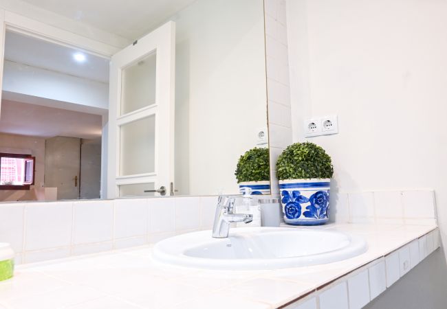 Apartment in Madrid - M (AXIII83) Apartamento con jardín Hispanoamérica