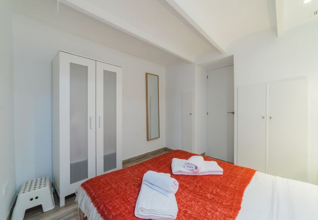 Apartment in Madrid - M (JJN155) Apartamento O'Donnell Gregorio Marañón