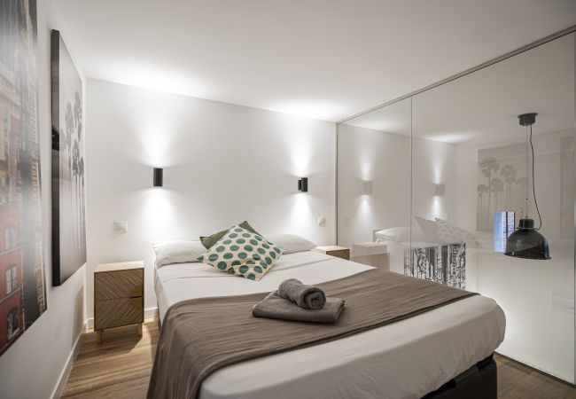 Apartment in Madrid - M (MPE35) Apartamento dúplex con patio