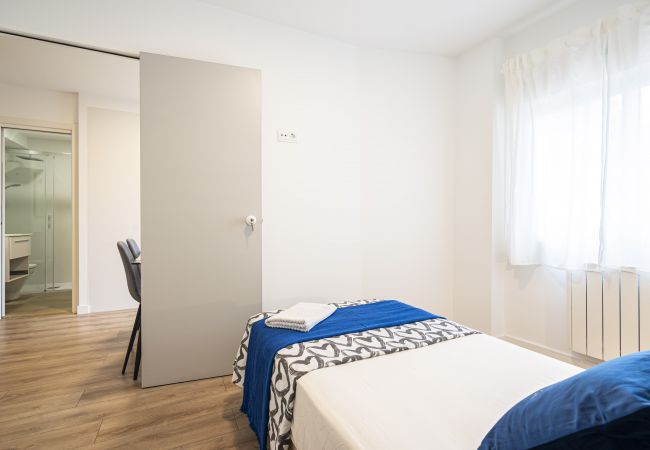 Apartment in Madrid - M (PMO10) Apartamento La Vaguada 2HH