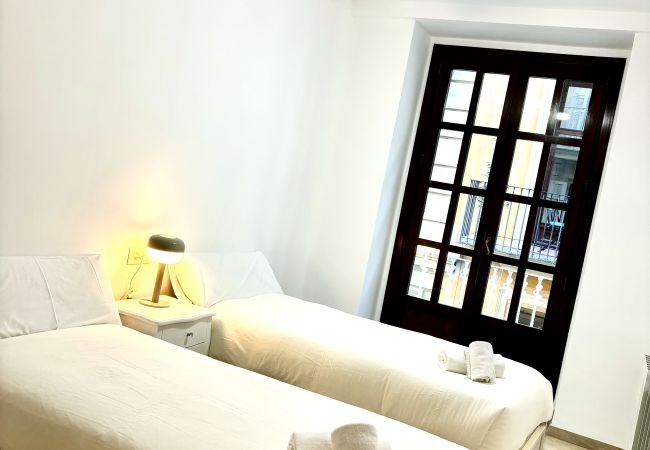 Apartment in Valencia / València - A (VA083) TH Lonja de la Seda
